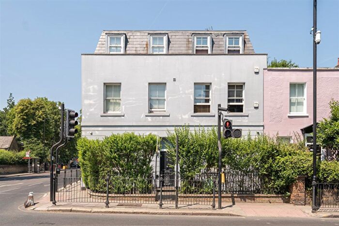 2 Bedroom Maisonette For Sale In Newington Green Road, London, N1