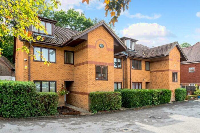 1 Bedroom Flat To Rent In Holmesdale Road, Reigate, RH2