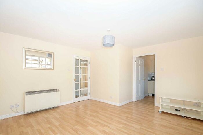 2 Bedroom Flat To Rent In Massingberd Way, London, SW17