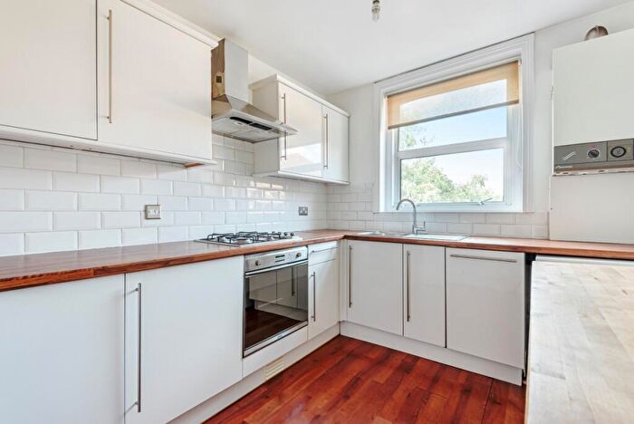 2 Bedroom Apartment To Rent In Grove Park London, SE5