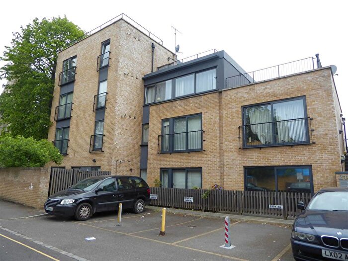 1 Bedroom Flat To Rent In Bath Road, Hounslow, TW4
