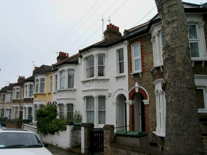 2 Bedroom Flat To Rent In Inverine Road, Charlton, SE7