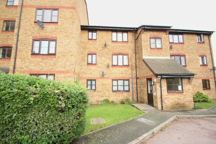 1 Bedroom Apartment To Rent In Falcon Avenue, Grays, RM17