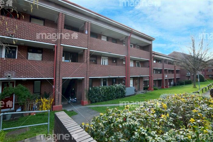 1 Bedroom Flat To Rent In Caractacus Cottage View, Watford, Hertfordshire, WD18