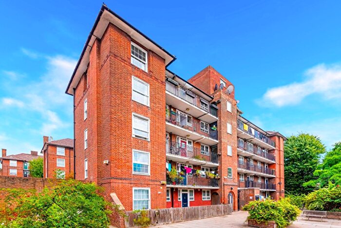 3 Bedroom Flat For Sale In Yeovil House, Finsbury Park, N7