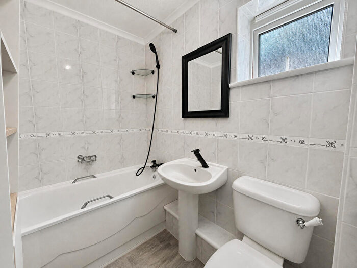 2 Bedroom Apartment For Sale In Hasler Road, Canford Heath, Poole, BH17 - Photo 8