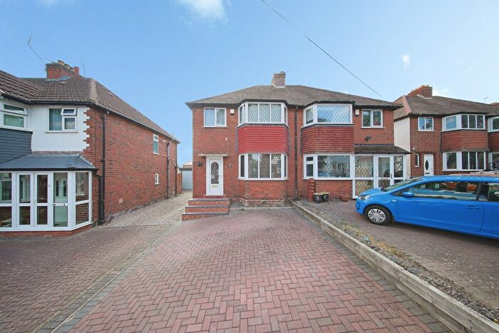3 Bedroom Semi Detached House For Sale In Olton Croft, Birmingham, B27