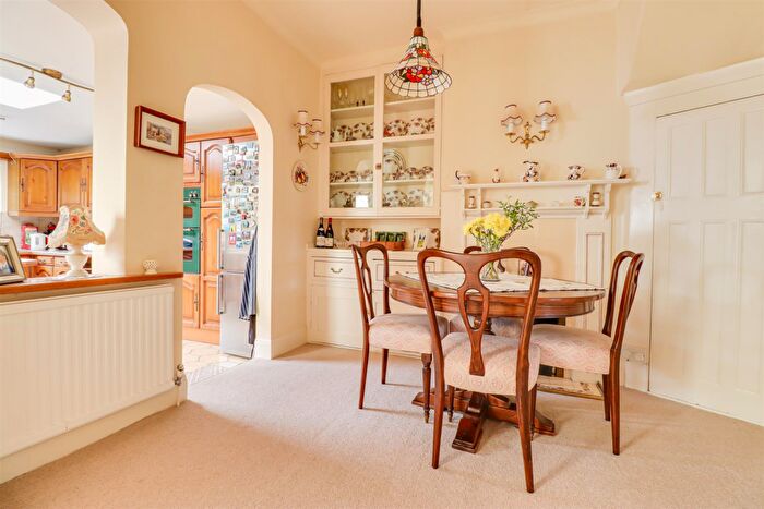 3 Bedroom Semi-Detached House For Sale In Western Road, Leigh-On-Sea, SS9