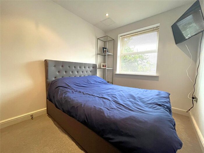 2 Bedroom Flat For Sale In Heathcote Road, Camberley, Surrey, GU15