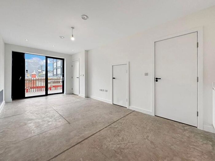 2 Bedroom Town House To Rent In Clarence Road, Leeds, LS10