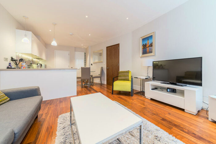 2 Bedroom Apartment To Rent In Lovat Lane, London, EC3R