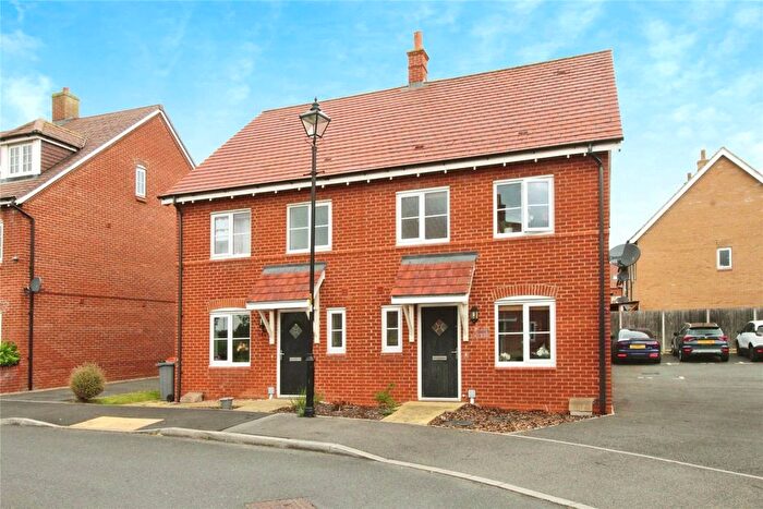 3 Bedroom Semi-Detached House To Rent In Cantley Road, Great Denham, Bedford, Bedfordshire, MK40