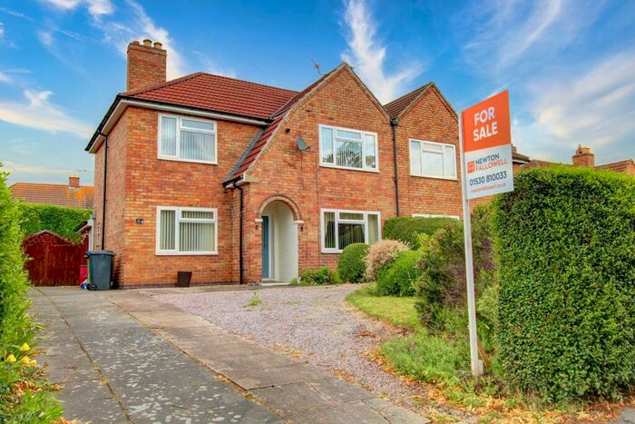 3 Bedroom Semi-Detached House For Sale In Sparkenhoe Estate, Heather, LE67