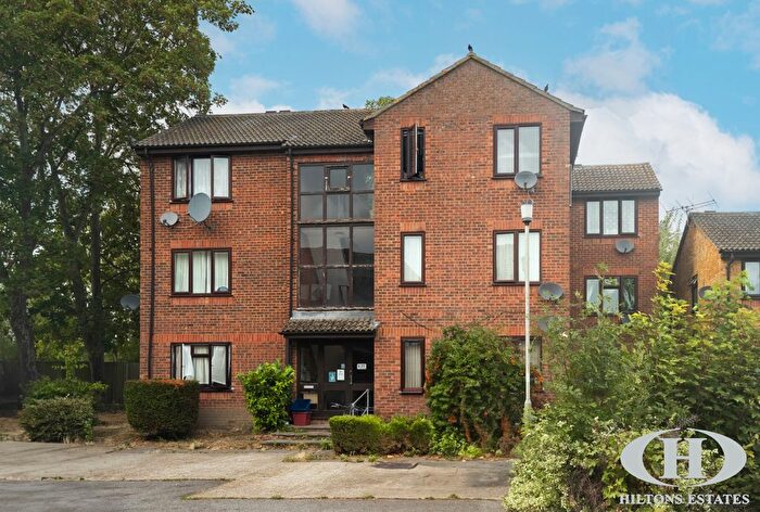 1 Bedroom Flat For Sale In Barnes Avenue, Southall, Middlesex, UB2