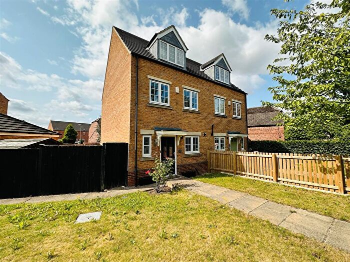 3 Bedroom Semi-Detached House For Sale In Cedar Road, Selby, YO8