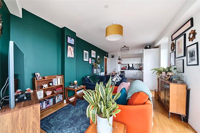 2 Bedroom Apartment For Sale In Altitude Point, London, N8