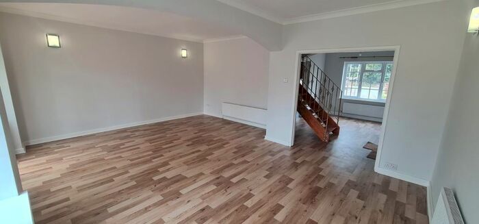 4 Bedroom Semi-Detached House To Rent In Hornhill Road, Maple Cross, Rickmansworth, WD3