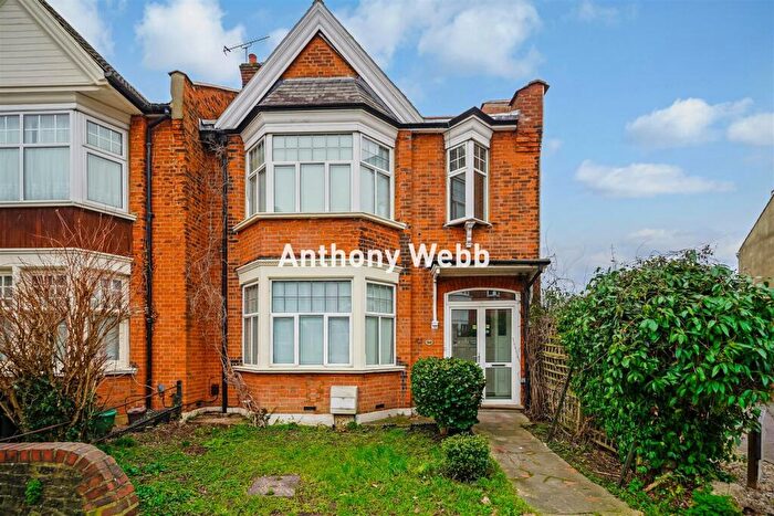 4 Bedroom End Of Terrace House To Rent In New River Crescent, Palmers Green, London, N13