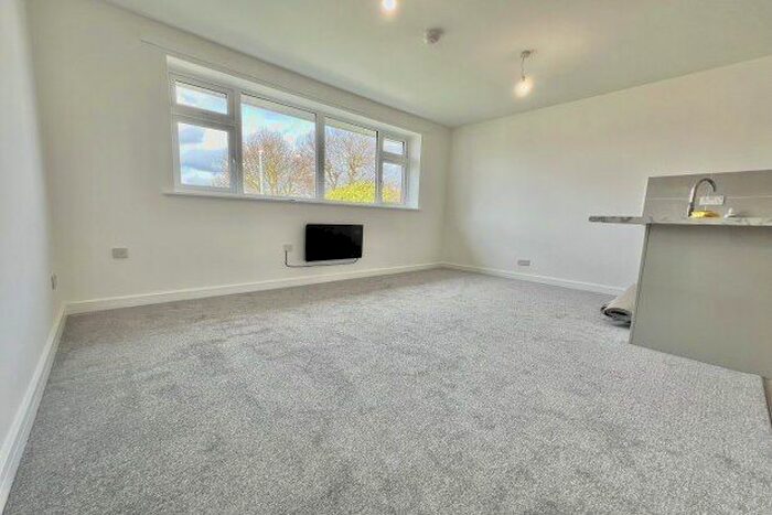 1 Bedroom Flat To Rent In Oak Close, Tipton, DY4