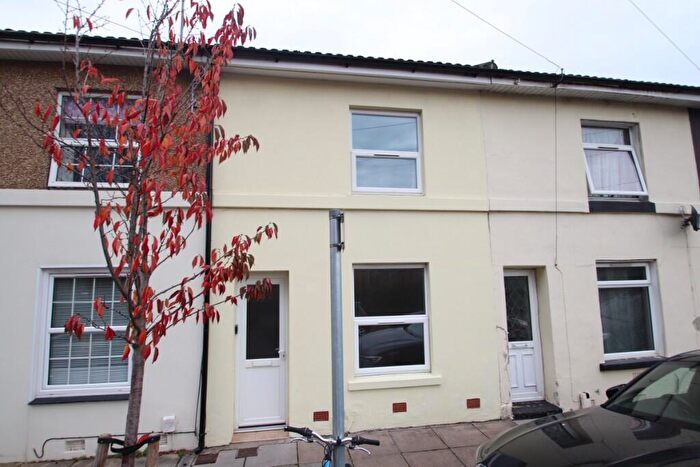 3 Bedroom Terraced House For Sale In Manor Road, Portsmouth, Hampshire, PO1
