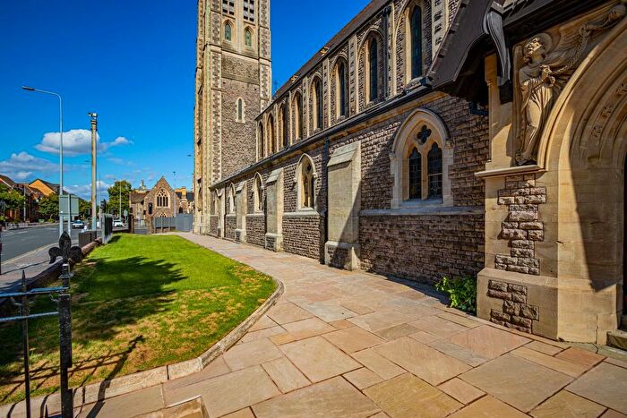 2 Bedroom Flat For Sale In St James Church, Glossop Road, Cardiff, CF24