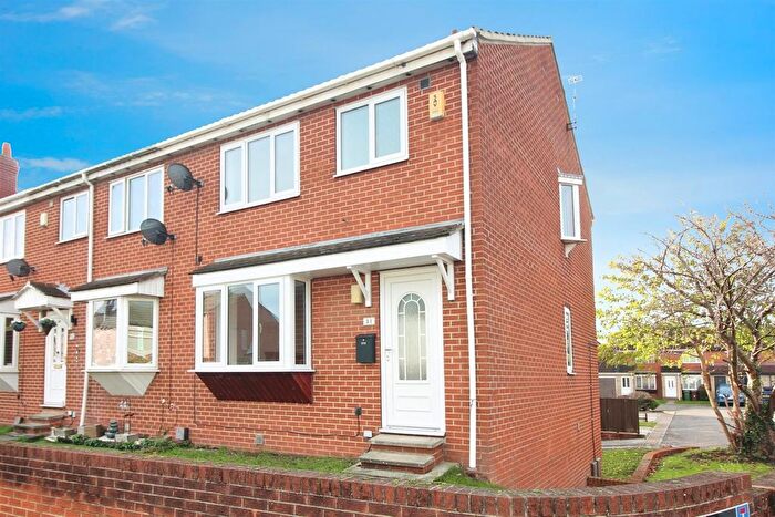 3 Bedroom Town House For Sale In Lee Moor Road, Stanley, Wakefield, WF3