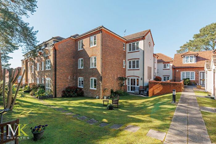 2 Bedroom Property For Sale In Marlow Drive, Christchurch, BH23