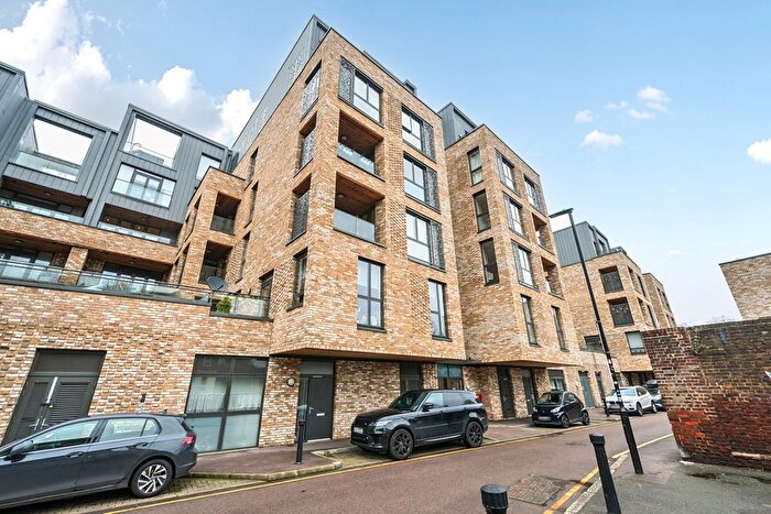 3 Bedroom Flat For Sale In Bardsley Lane, Greenwich, SE10