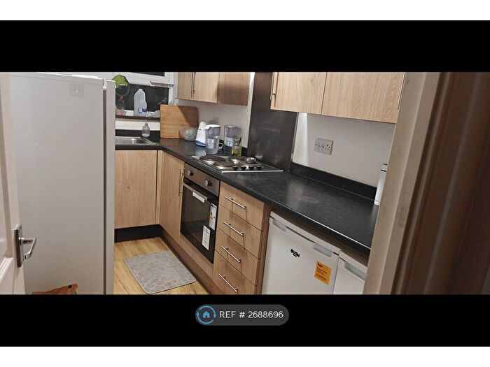 2 Bedroom Flat To Rent In Thirkleby Close, Slough, SL1