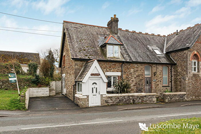 2 Bedroom Cottage For Sale In Dousland Road, Yelverton, Devon, PL20