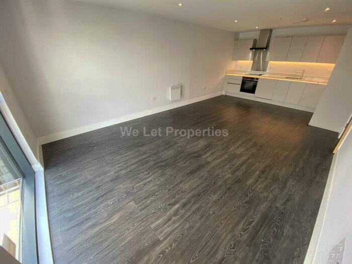 2 Bedroom Apartment To Rent In The Hallmark, Manchester, M4