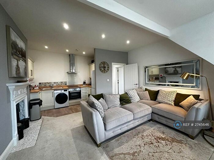 2 Bedroom Flat To Rent In Approach Road, Poole, BH14