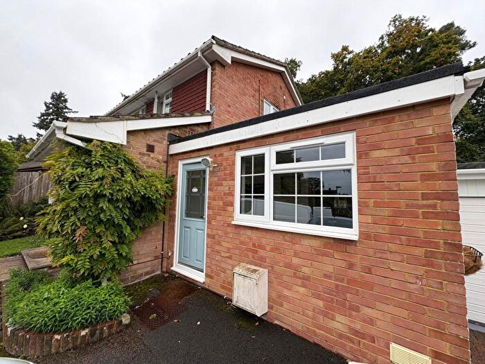 1 Bedroom Detached House To Rent In Copse Avenue, Farnham, Surrey, GU9