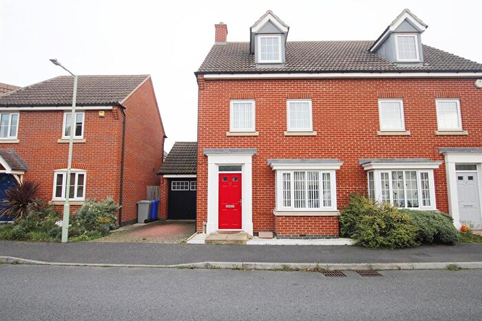 3 Bedroom Town House To Rent In Fennel Drive, Red Lodge, IP28