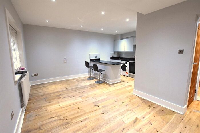 1 Bedroom Property To Rent In Carillon Court, Ealing, London, W5