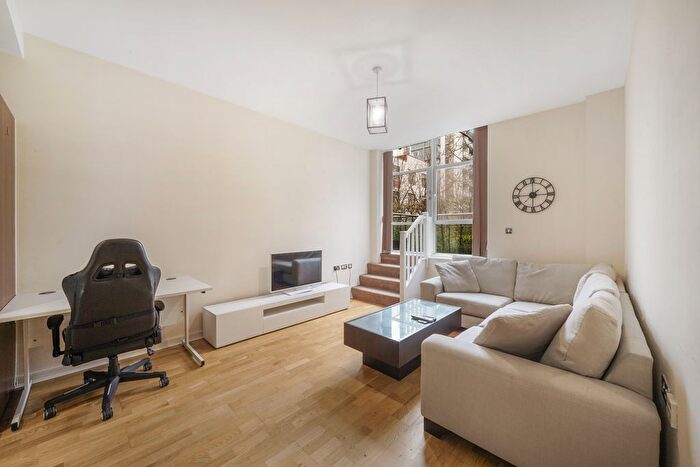 1 Bedroom Flat To Rent In Great West Road, Brentford, TW8