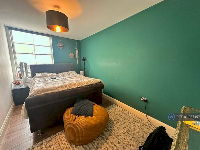 2 Bedroom Flat To Rent In Western Road, Hove, BN3