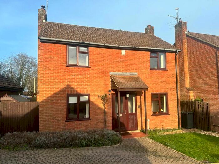 3 Bedroom Detached House To Rent In Lychpit, RG24