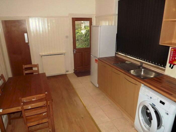 5 Bedroom House To Rent In Ashburnham Road, LU1