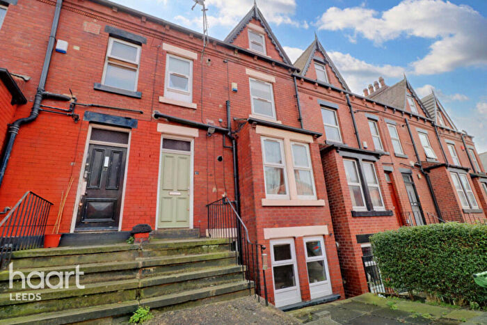 3 Bedroom Terraced House For Sale In Pearson Grove, Leeds, LS6