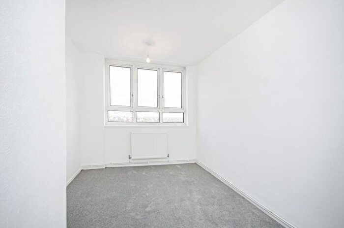 3 Bedroom Flat For Sale In Cazenove Road, Stoke Newington, London, N16