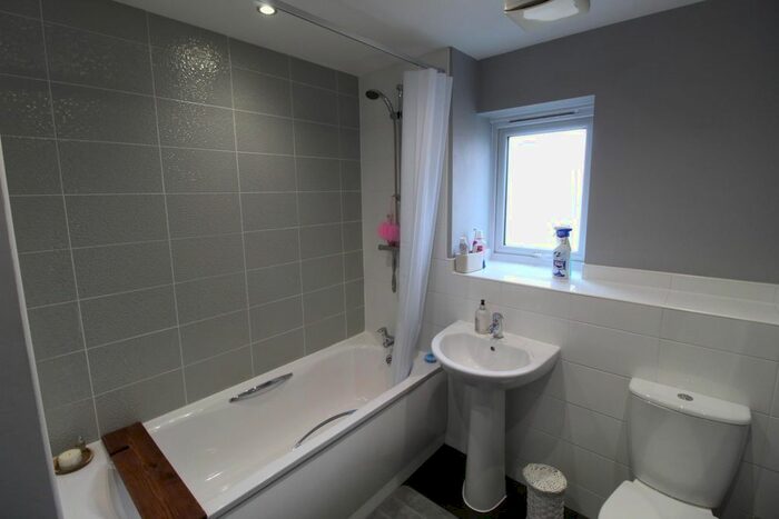 3 Bedroom Semi-Detached House For Sale In Viscount Street, Fitzwilliam, Pontefract, WF9