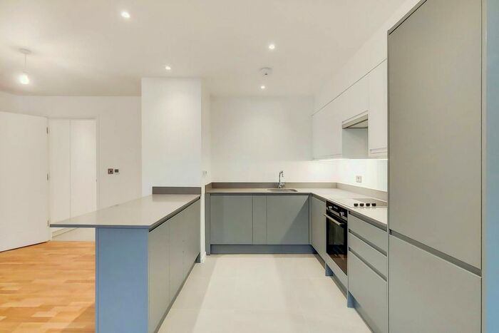 1 Bedroom Flat To Rent In Upper Richmond Road, East Putney, London, SW15