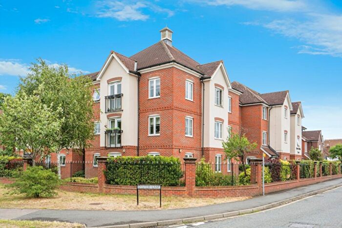 2 Bedroom Flat For Sale In Oyster Lane, West Byfleet, Surrey, KT14