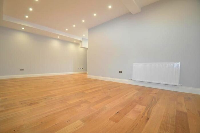 Studio To Rent In Victoria Road, Horley RH6