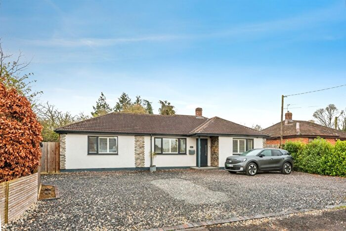 3 Bedroom Detached Bungalow For Sale In Sandy Lane Estate, Tiddington, Thame, OX9