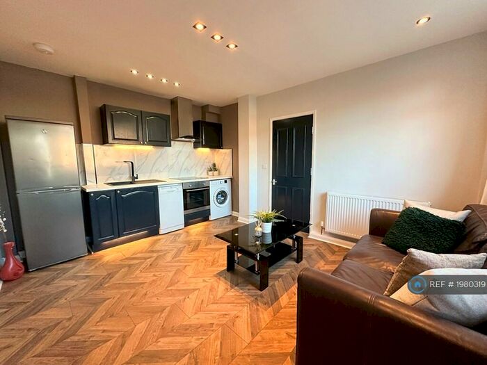 2 Bedroom Flat To Rent In Chesters Avenue, Newcastle Upon Tyne, NE12