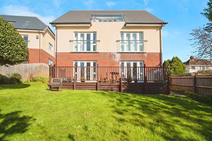 2 Bedroom Apartment For Sale In Buxton Road, Weymouth, DT4