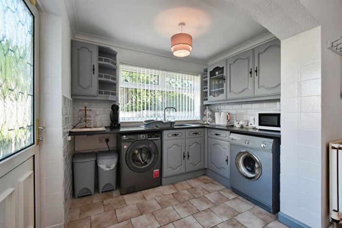 3 Bedroom Detached Bungalow For Sale In Lakeside Gardens, Merthyr Tydfil, CF48