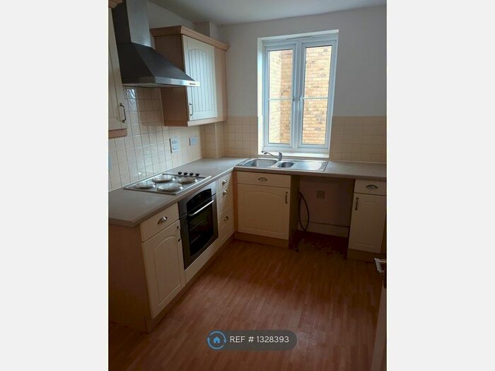 2 Bedroom Flat To Rent In Holden Close, Braintree CM7